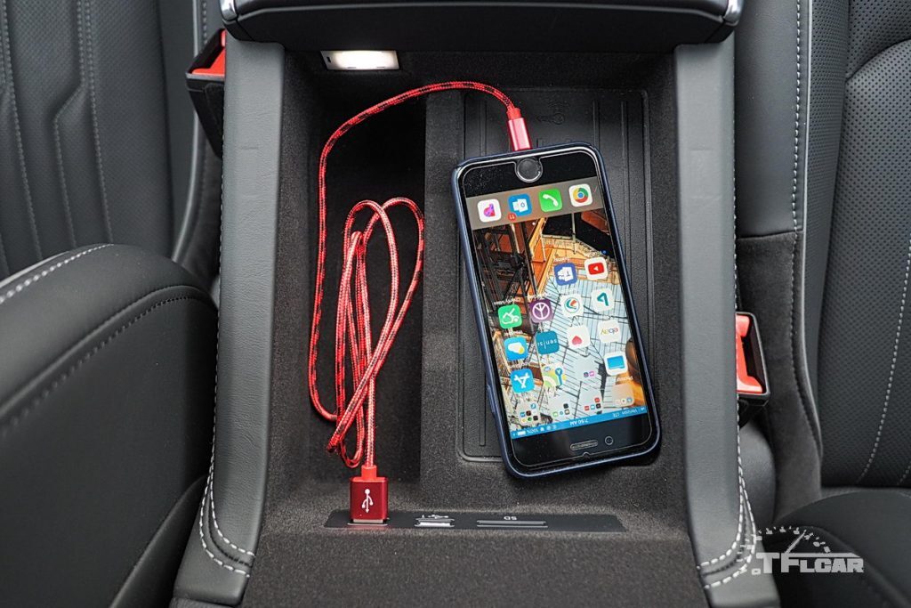 apple iphone usb charging in center console bin of 2019 audi a7