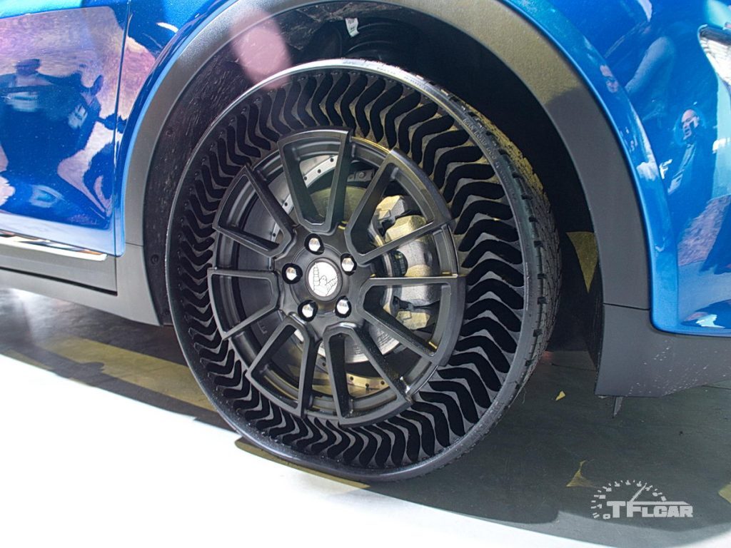 Michelin Uptis Prototype airless tire mounted on Chevy Bolt EV