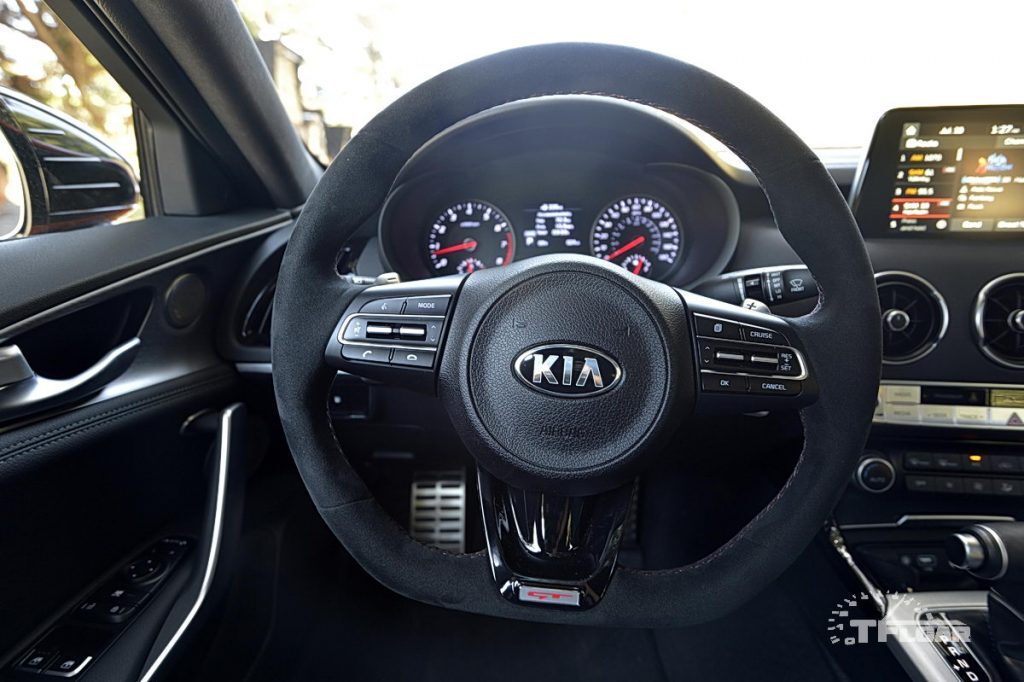 2019 Kia Stinger GT steering wheel controls