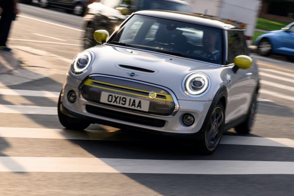 2020 Mini Cooper SE All-Electric Hatchback Goes On Sale Nationwide In March — Here's How Much It Will Cost