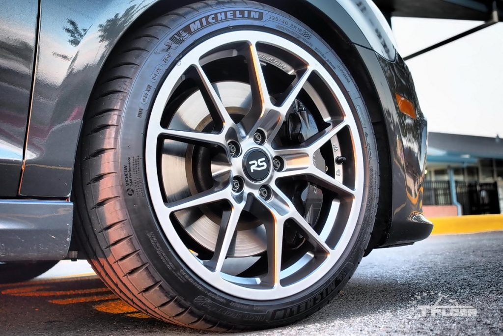 Michelin Pilot Sport 4 S tire Neuspeed RSe10 wheel