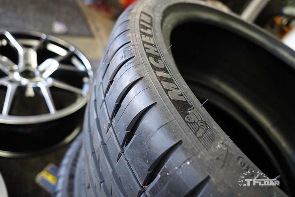 Michelin Pilot Sport 4 S tire