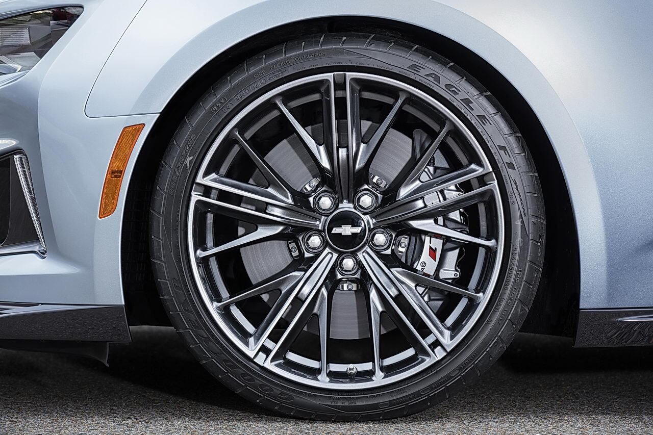 2017 chevrolet camaro zl1 unique 20-inch forged alloy wheels