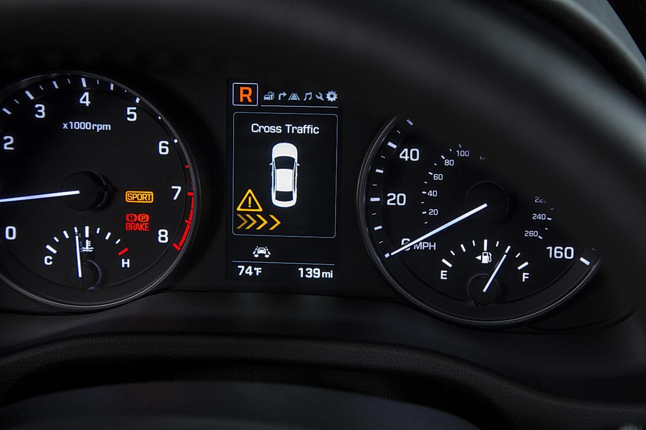 2017 Hyundai Elantra cross traffic alert