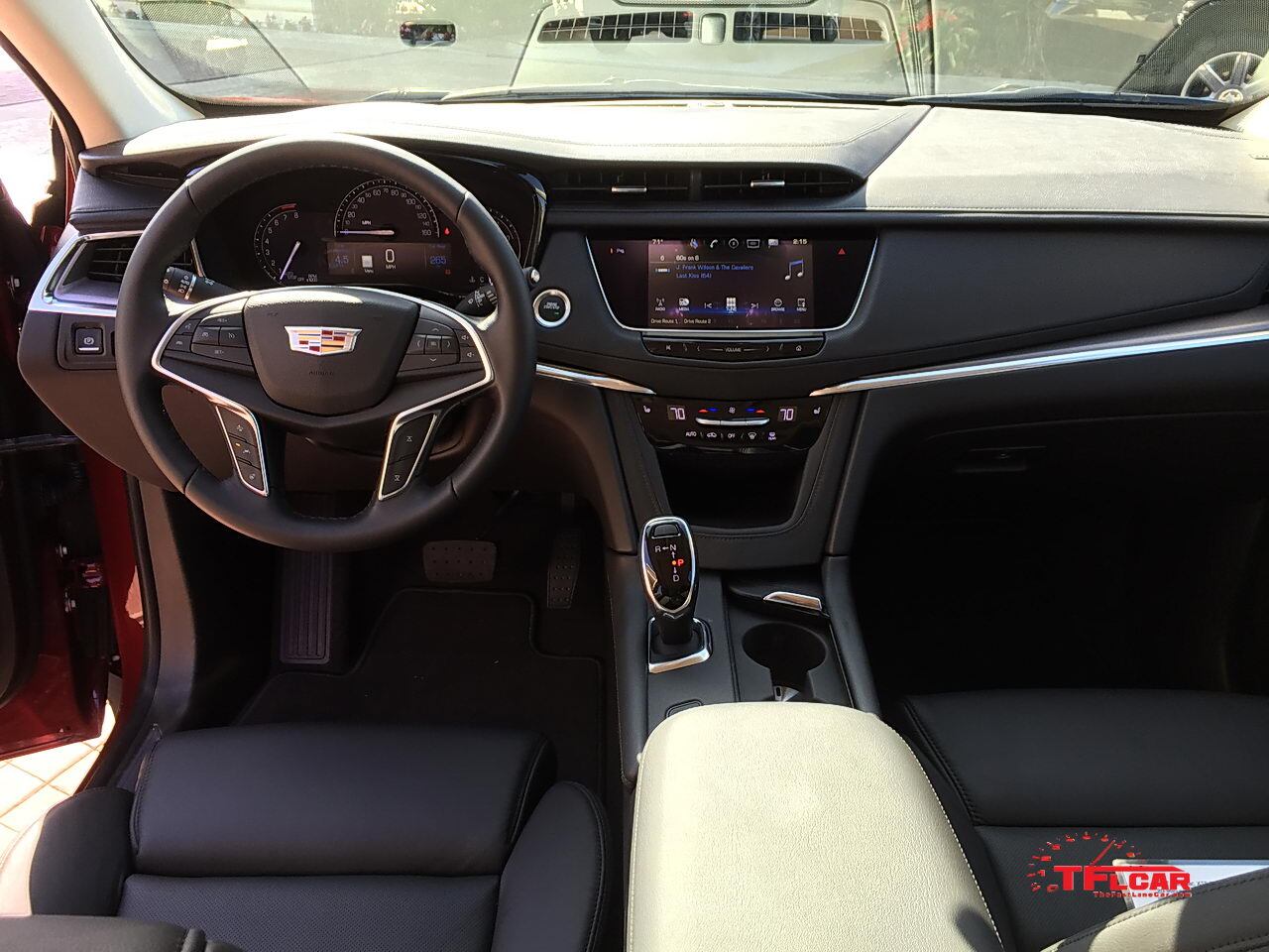 2017 Cadillac XT5 interior