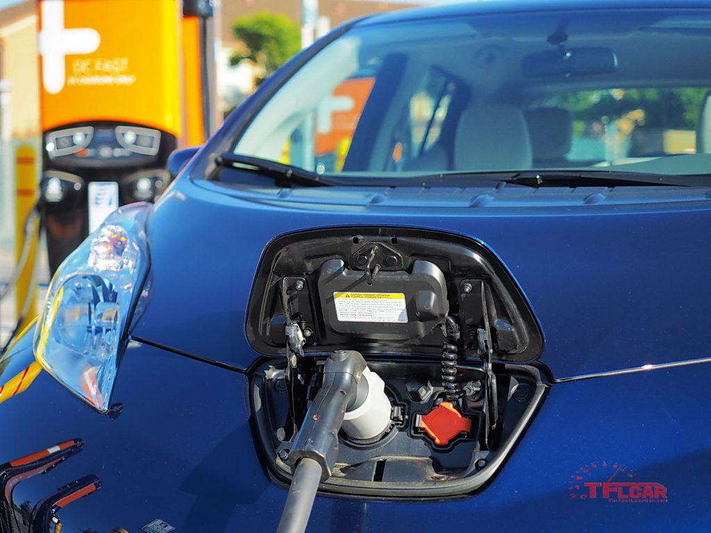 2017 nissan leaf recharging at ChargePoint station