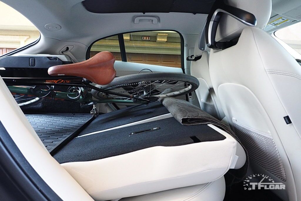 2nd row seats folded down 2020 Jaguar I-PACE