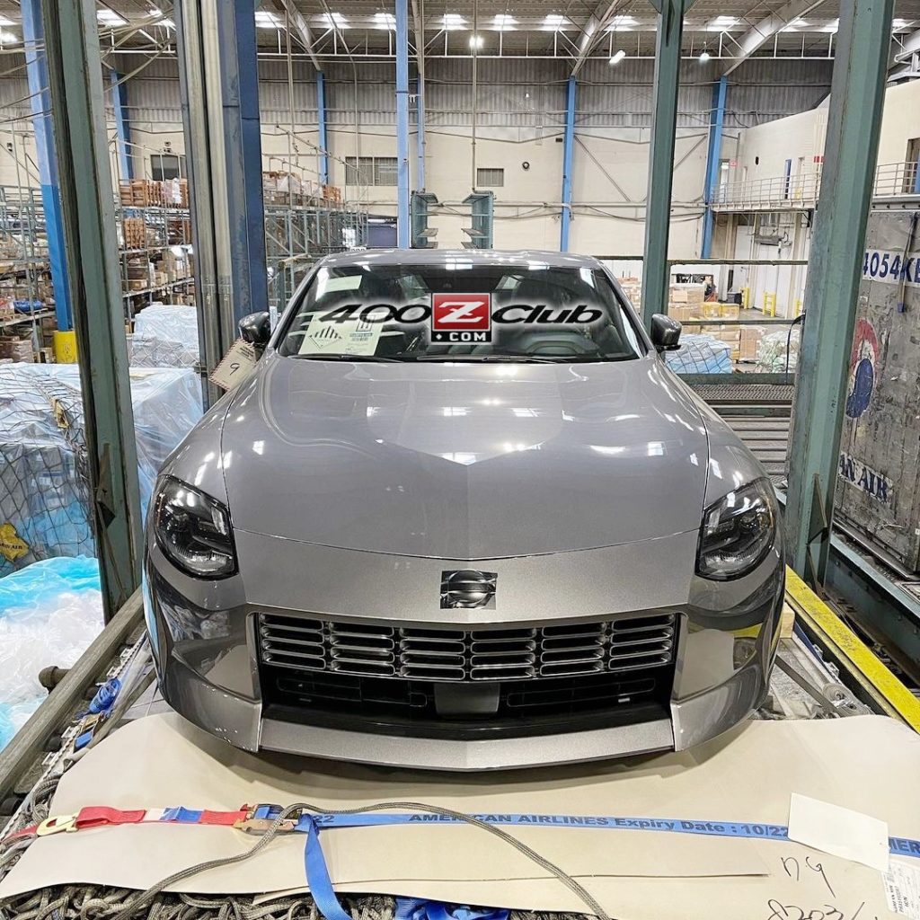 Nissan Z - leaked production photos via 400ZClub.com