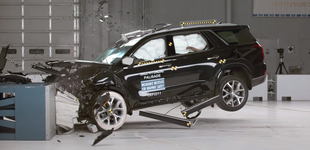 2022-2023 Hyundai Palisade frontal overlap crash test