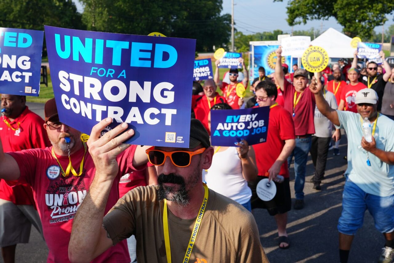 UAW strike vote passes if no deal reached - featured