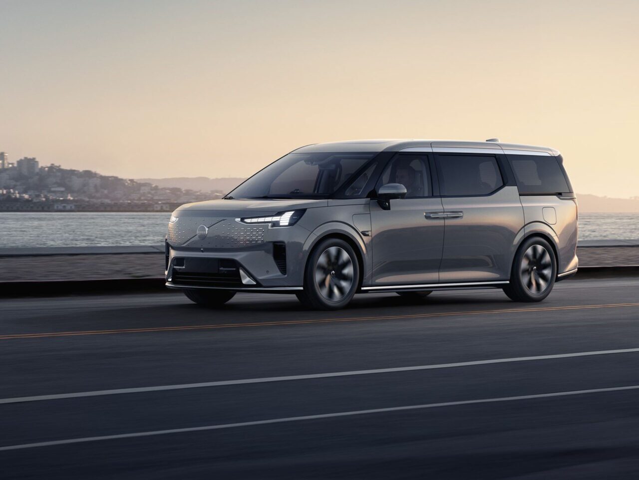 Volvo EM90 minivan