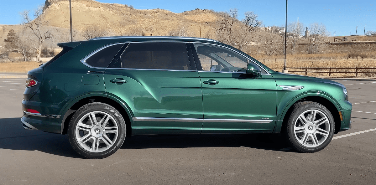 Bentley Bentayga EWB Azure green