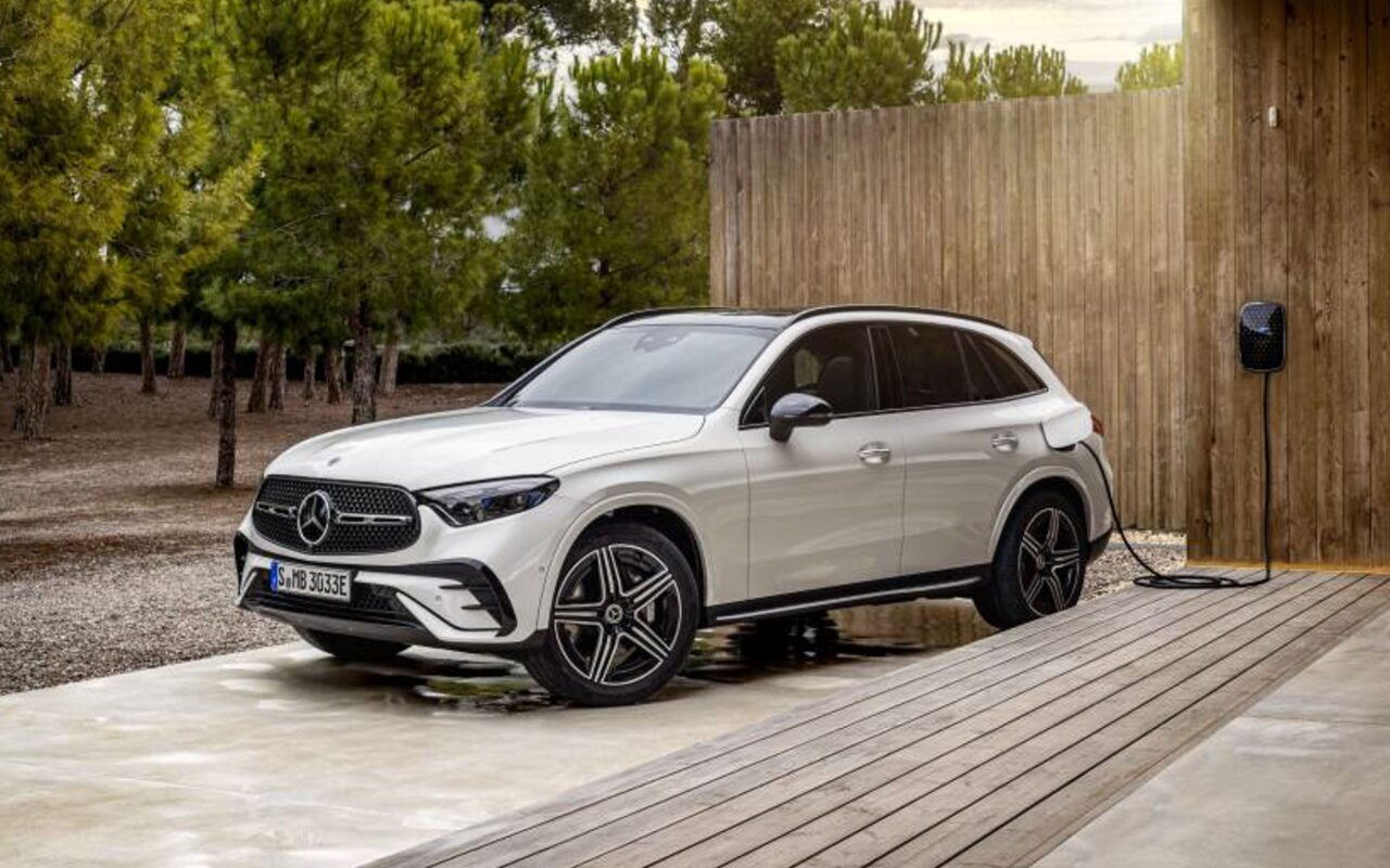 2025 Mercedes-Benz GLC300e