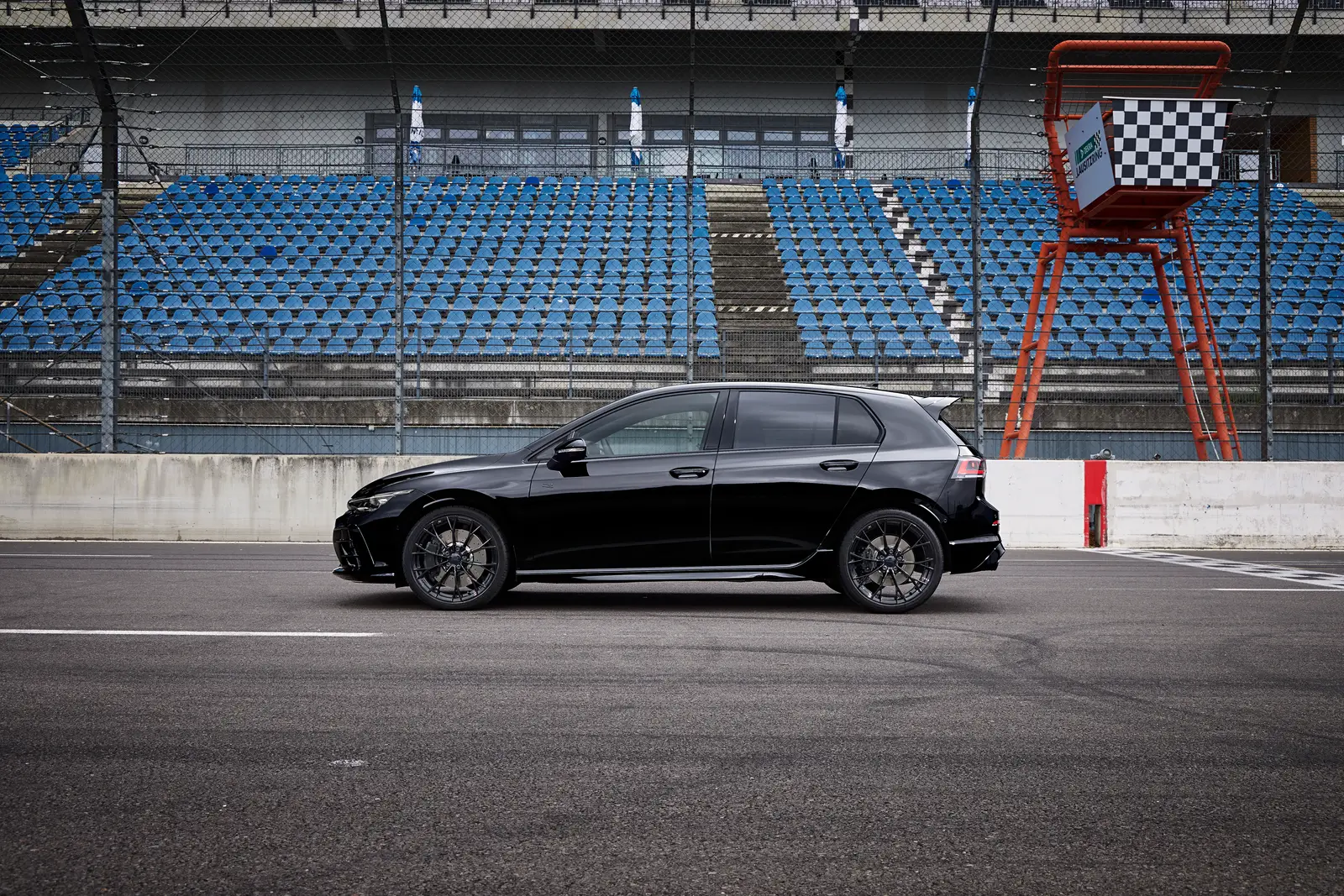 2025 Volkswagen Golf R Black Edition