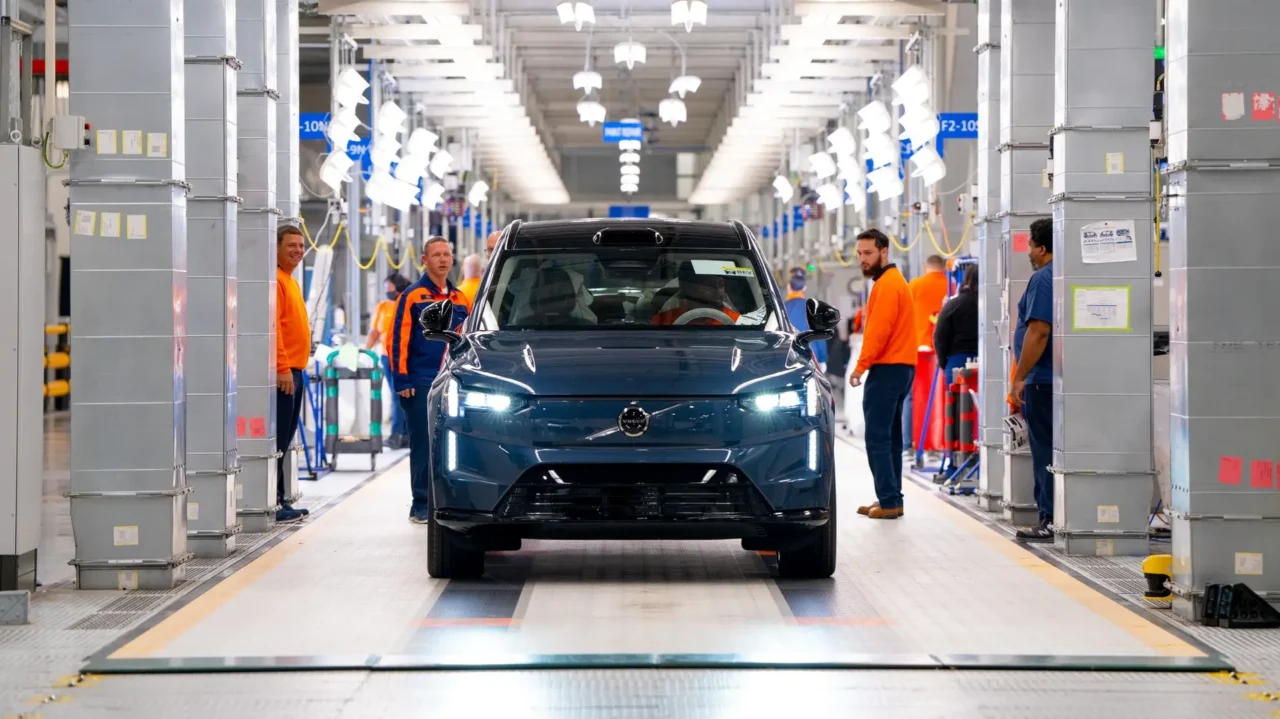 2025 Volvo EX90 starts production