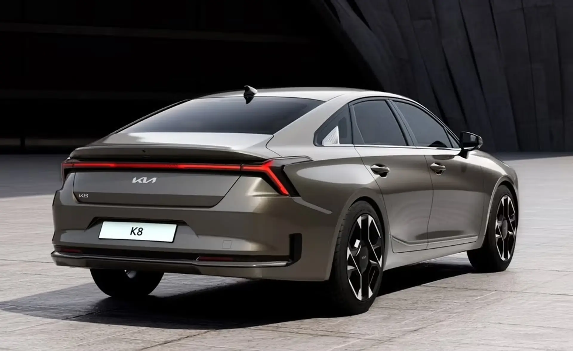 2025 Kia K8 (Korean model shown)