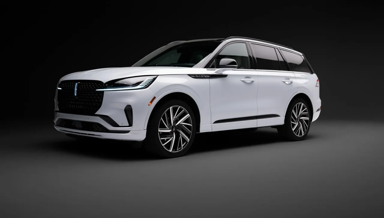 2025 Lincoln Aviator Black Label Moonbeam