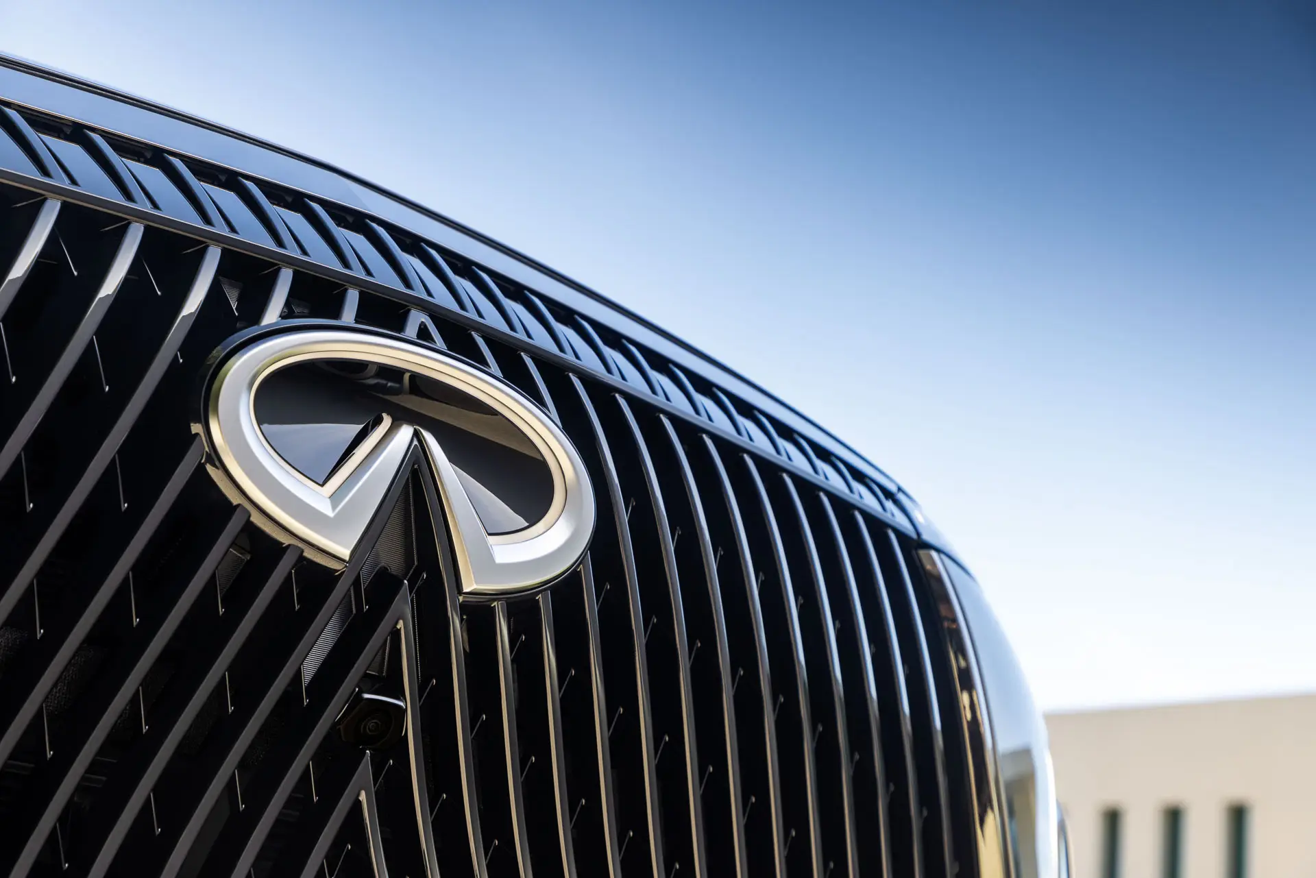 Infiniti logo - featured
