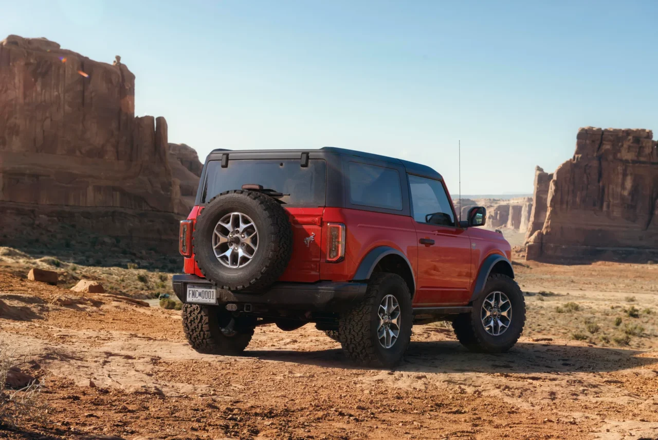 Ford Bronco Badlands - Race Red (featured)