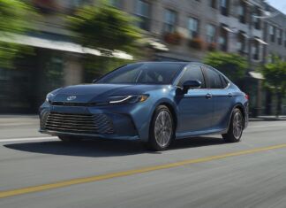 Toyota Recalls More Than 500,000 New Camrys for Blank Cluster Screens and Deactivated Turn Signals