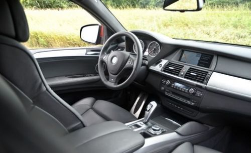 2010-BMW-X6-M-interior-570x348