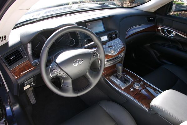 2011_infiniti_m_real_life_images_002