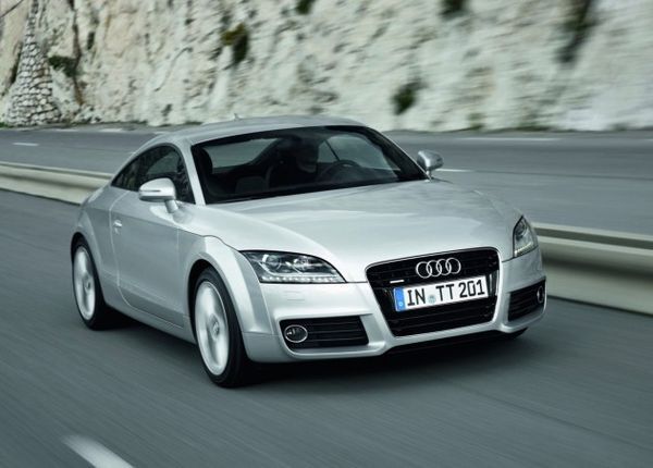 2011-Audi-TT-Coupe-Front-View-630x452