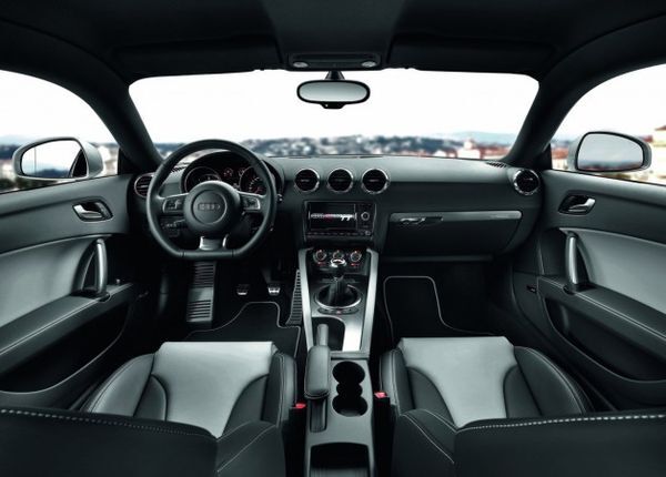 2011-Audi-TT-Coupe-Interior-630x452