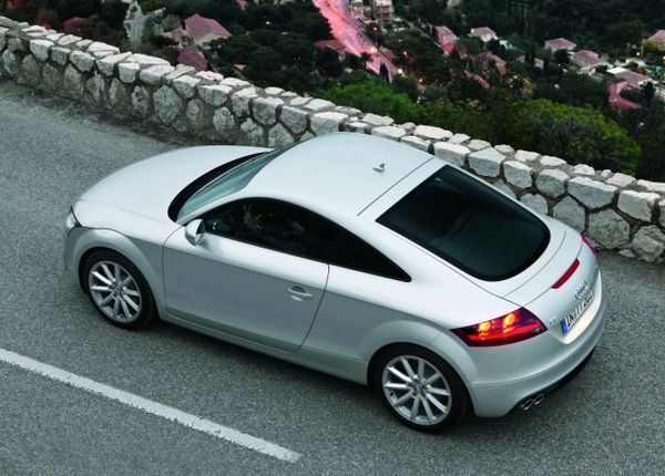2011-Audi-TT-Coupe-Top-View-630x452