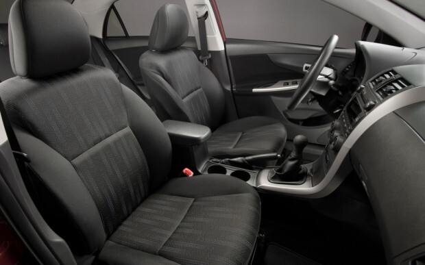 2013-Toyota-Corolla-front-seats-1024x640