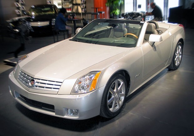 800px-Cadillac_XLR_2006
