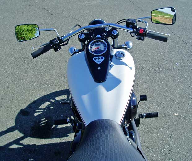 2013-Kawasaki-Vulcan-900-Custom-Cntrls