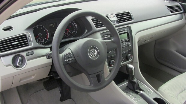2013 volkswagen passat interior dash steering wheel