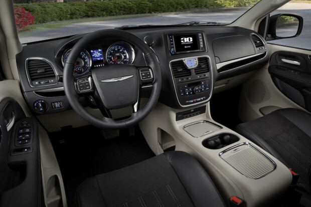 2014 chrysler town and country dash interior