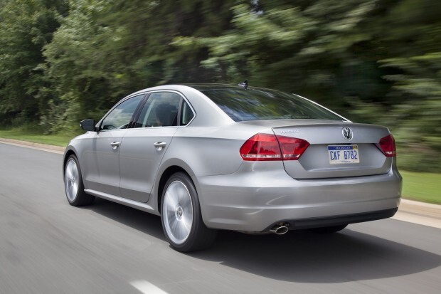2014_volkswagen_passat_tail