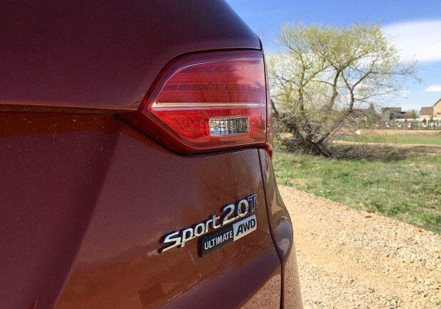 2015-hyundai-santa-fe-badge