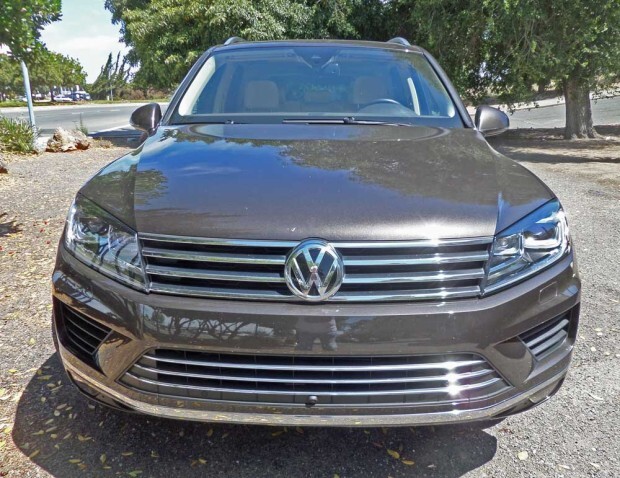 2015-VW-Touareg-front-grille