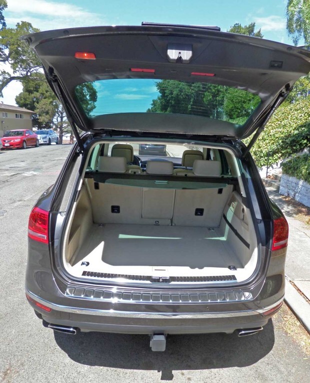 2015-VW-Touareg-tailgate