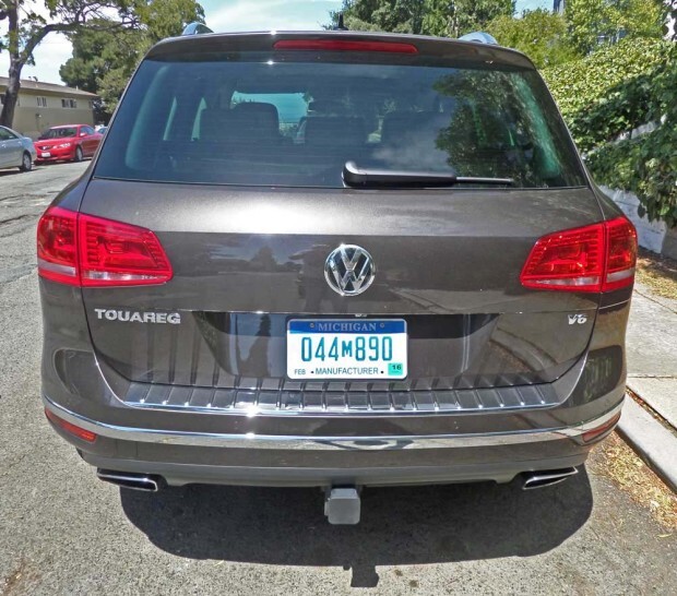 2015-VW-Touareg-rear