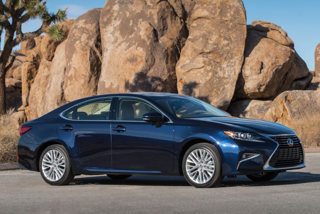 2016_Lexus_ES_350_020