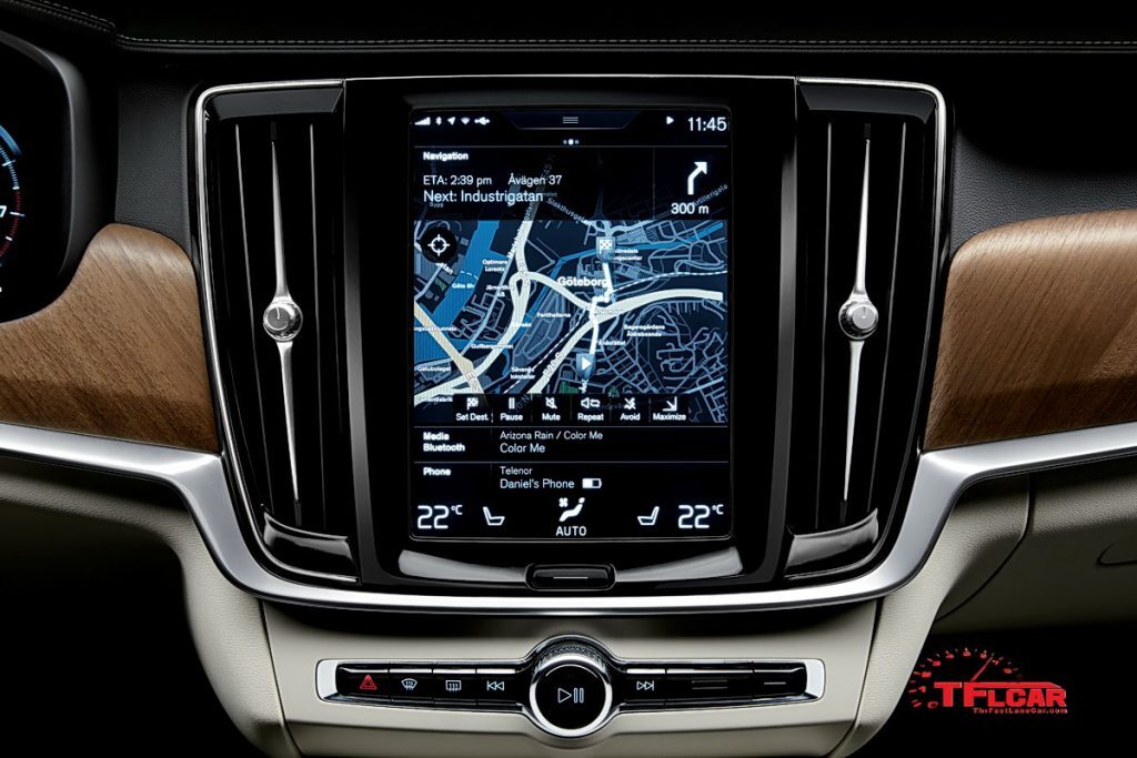 Interior center display and air blades Volvo S90