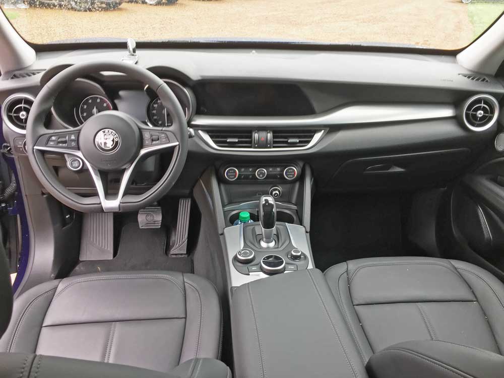 Alfa-Romeo-Stelvio-Sport-Dsh