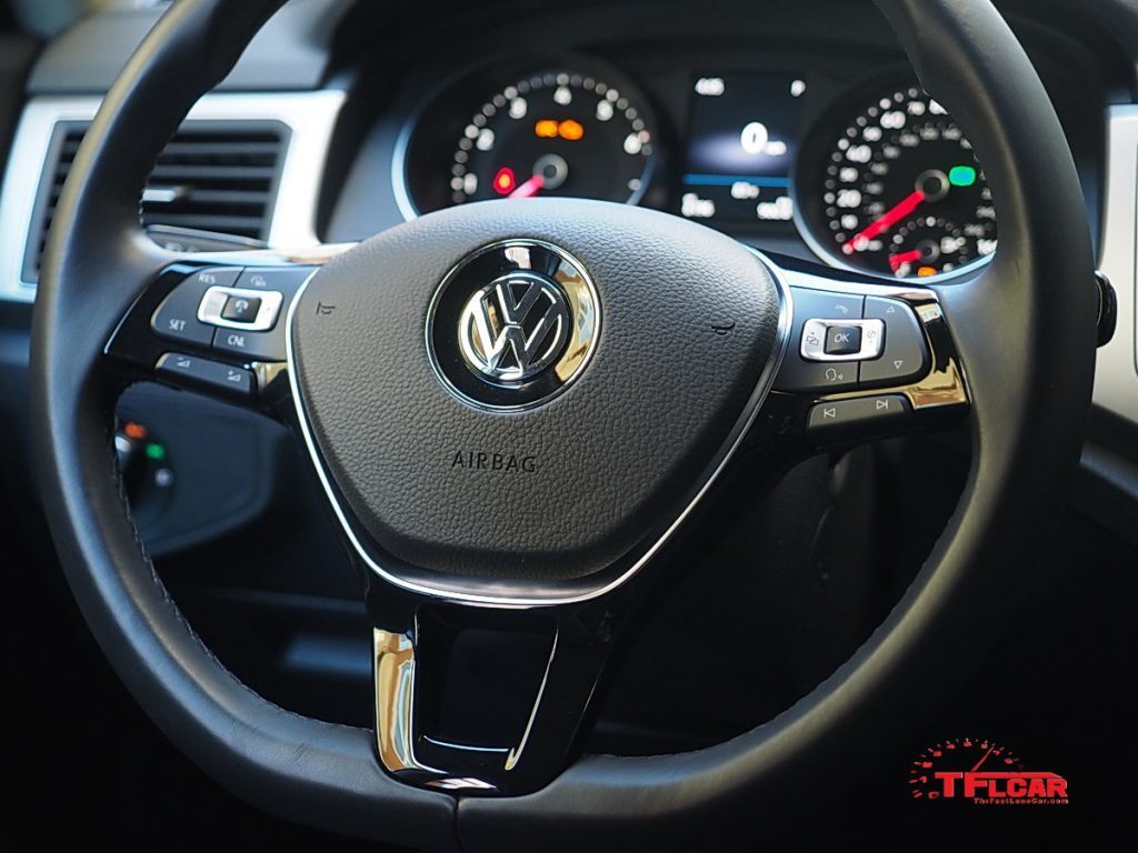 2018 Volkswagen Atlas steering wheel controls