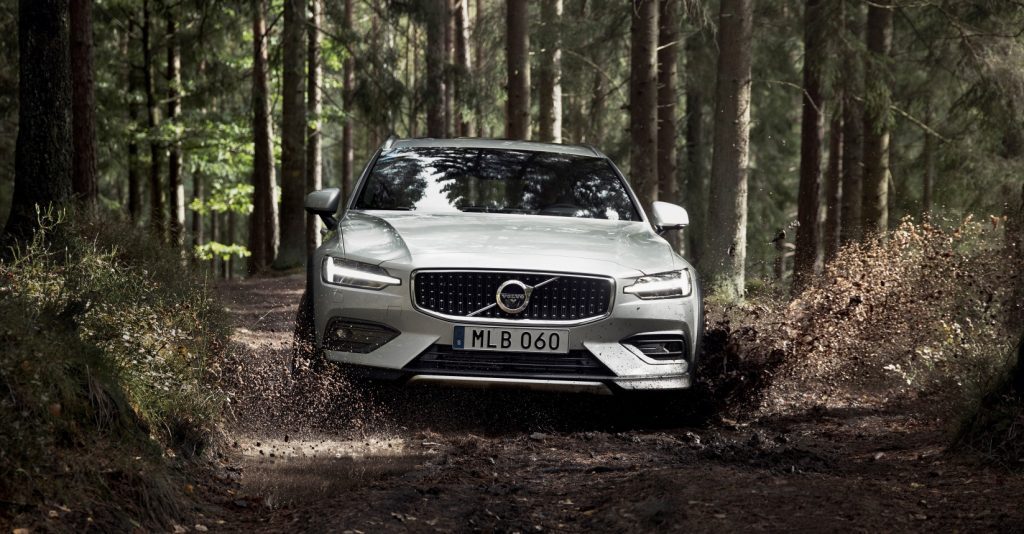 2019 Volvo V60 Cross Country revealed