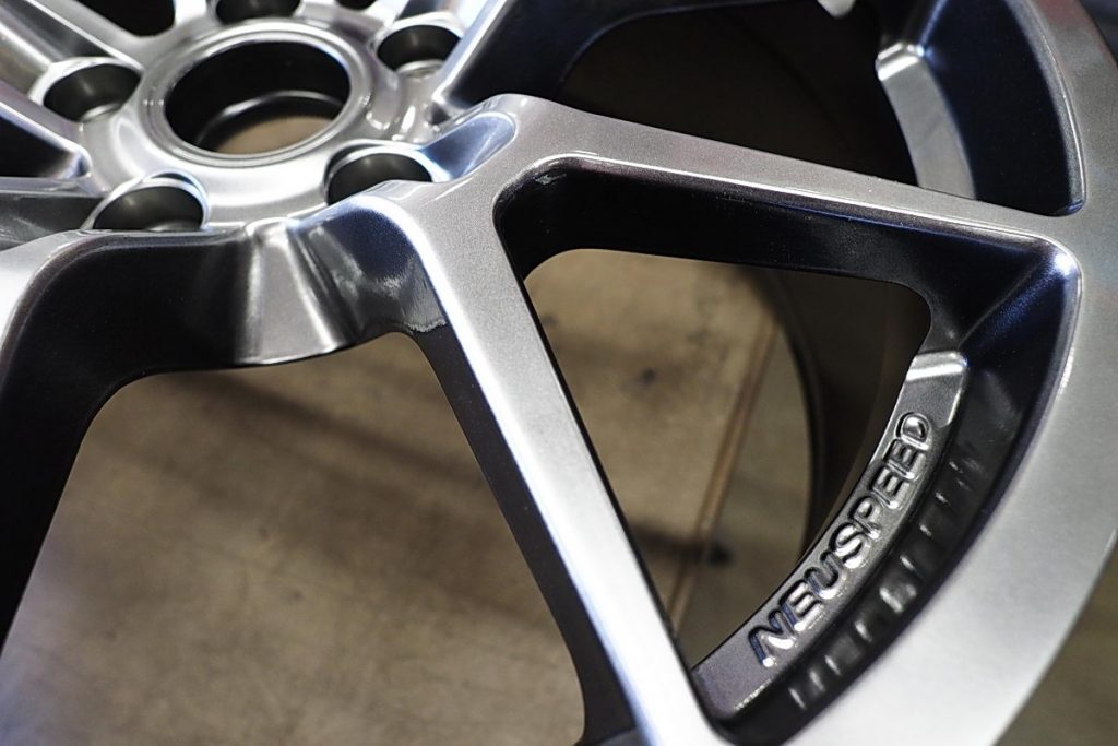 hyper black Neuspeed RSe10 flow form wheel