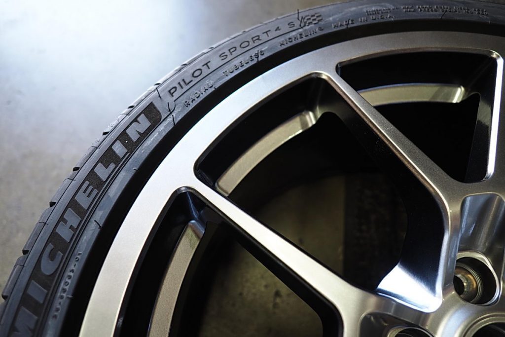 Neuspeed RSe10 18-inch wheel mounted with Michelin Pilot Sport 4 S tire