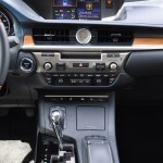 2015 lexus es 300h center console