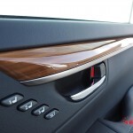 2015 Lexus ES 300h door panel