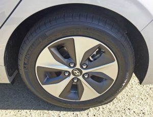 Hyundai-Ioniq-Electric-Whl