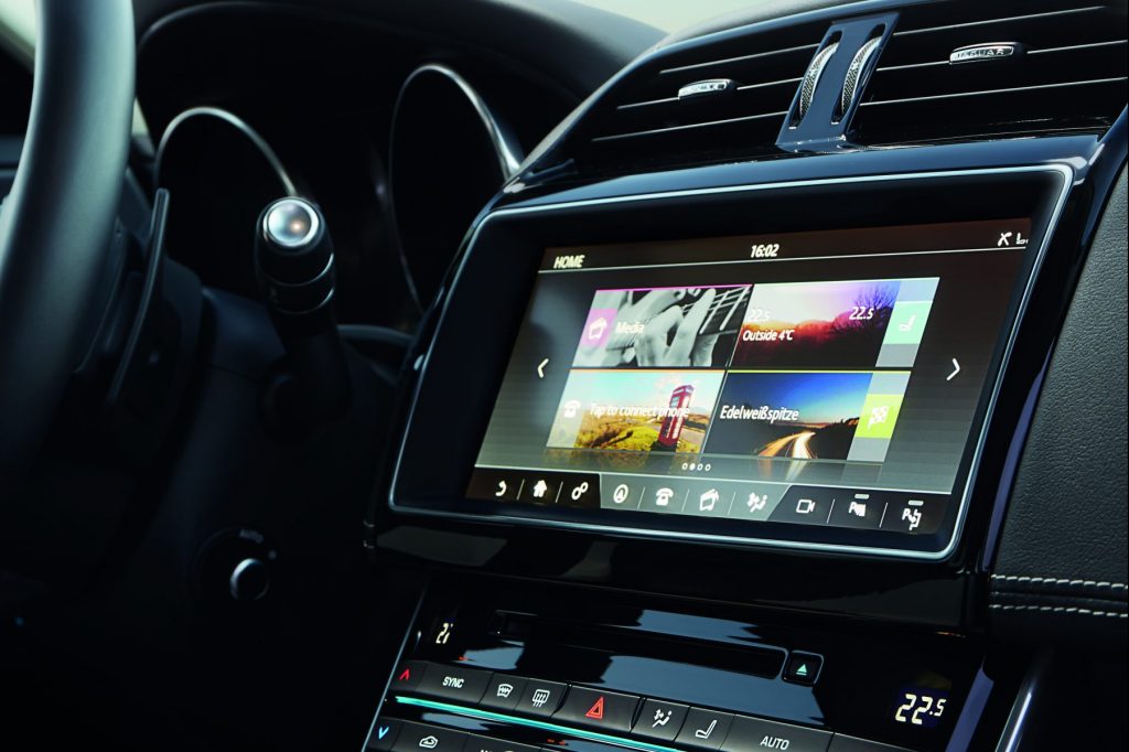 Jaguar Land Rover adds Apple CarPlay and Android Auto support
